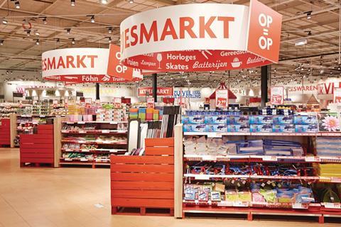 DekaMarkt has created an interior in which shoppers might just want to slow down and enjoy the way the products have been organised.